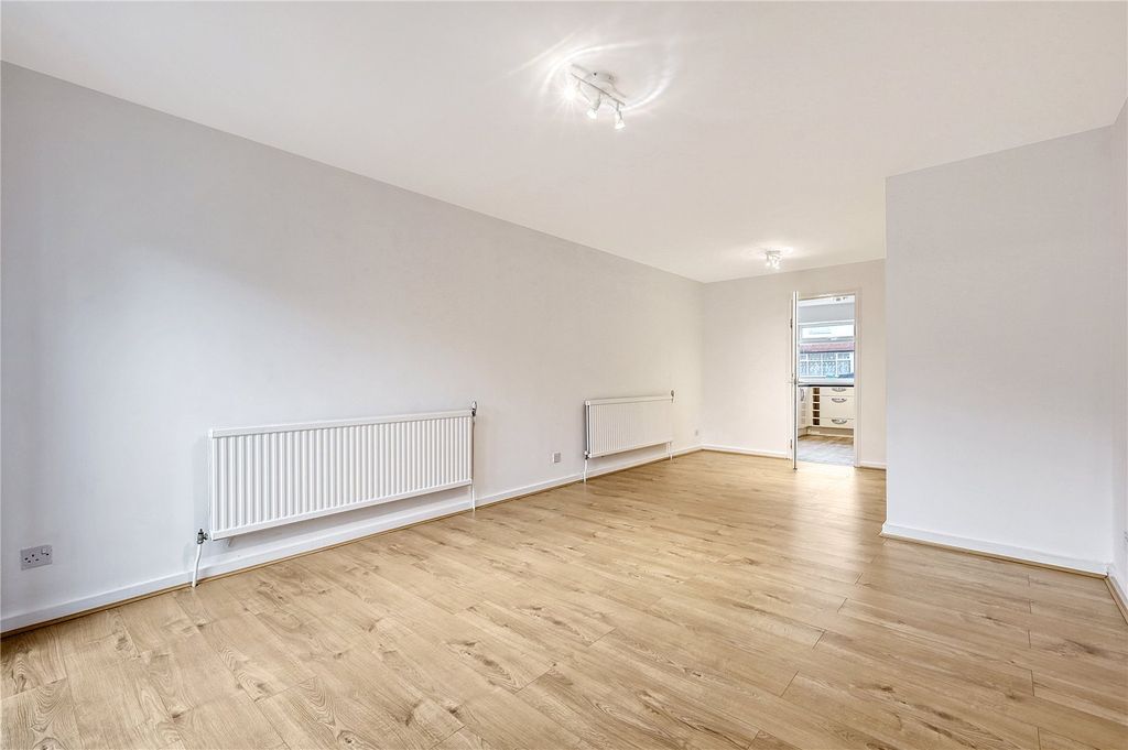 Property photo 3 of 19 Picture No. 06