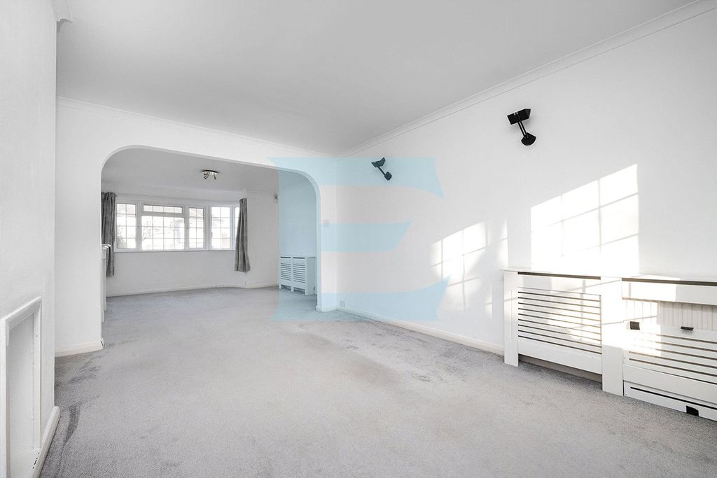 Property photo 2 of 19 Picture No. 18