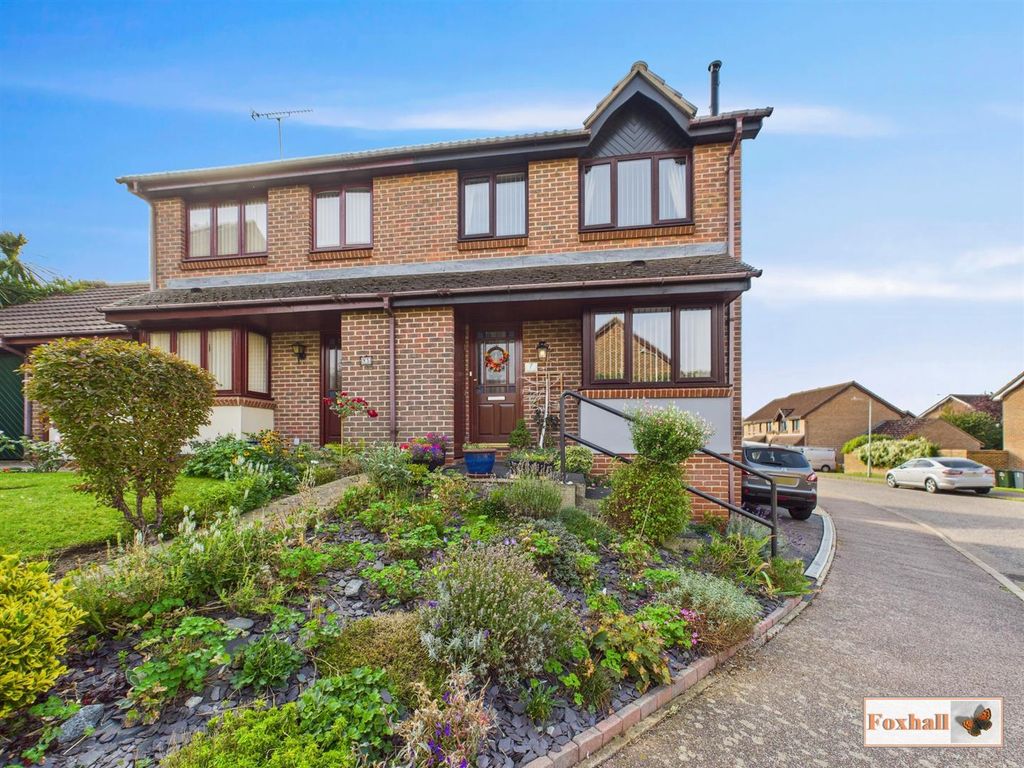 Property photo 1 of 22 Front Garden