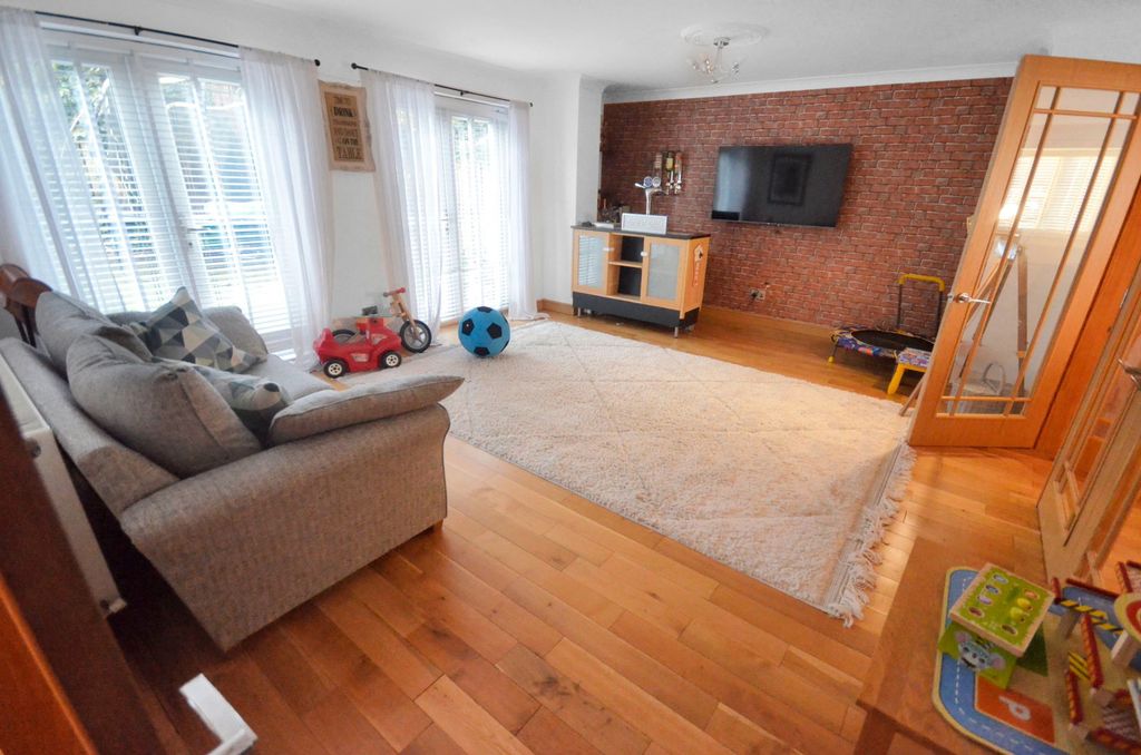 Property photo 3 of 16