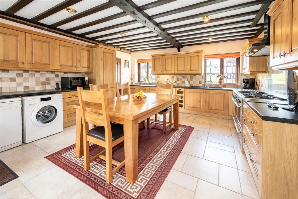 Property photo 3 of 21 Kitchen Breakfast Room