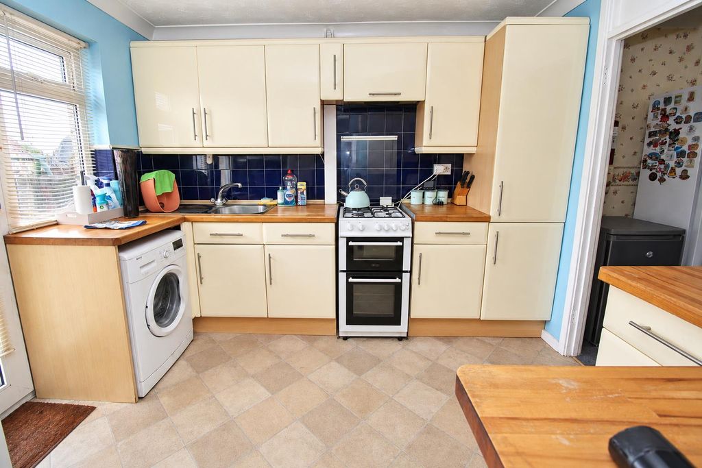 Property photo 2 of 12 Kitchen.Png