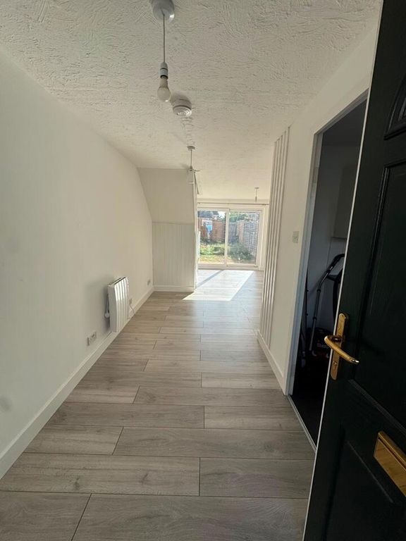 Property photo 2 of 15 Hallway