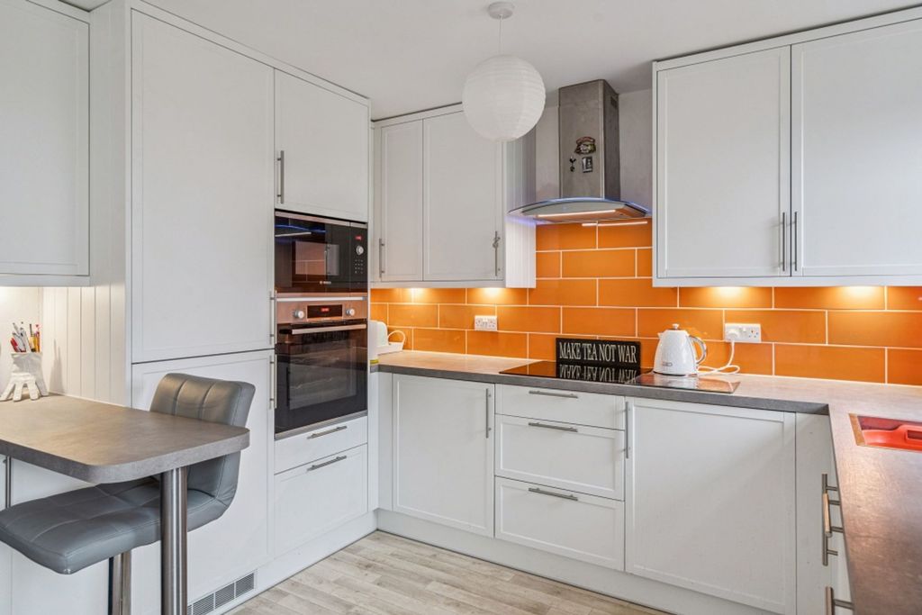 Property photo 3 of 25