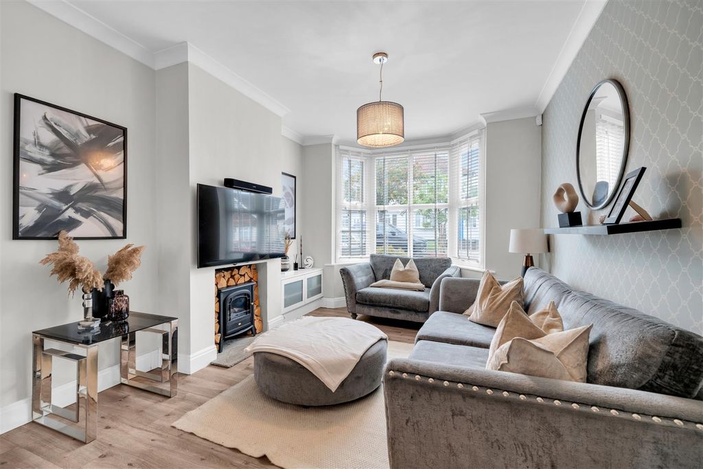 Property photo 3 of 18 Reception