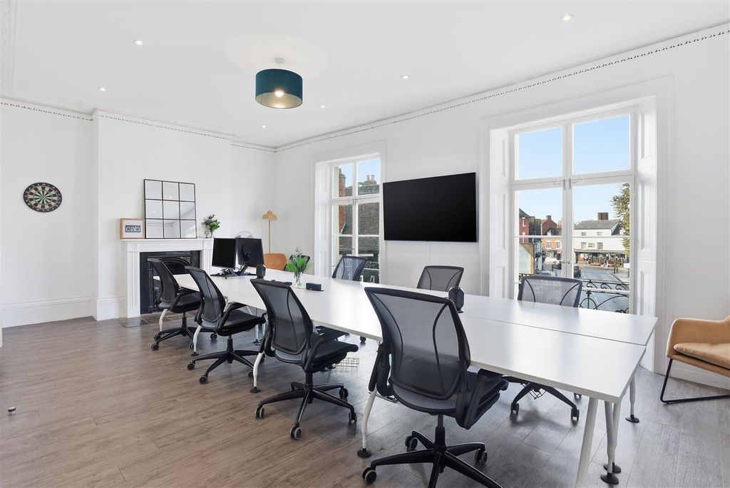 Property photo 2 of 33 10 Church Street Alcester 2066-26.Jpg