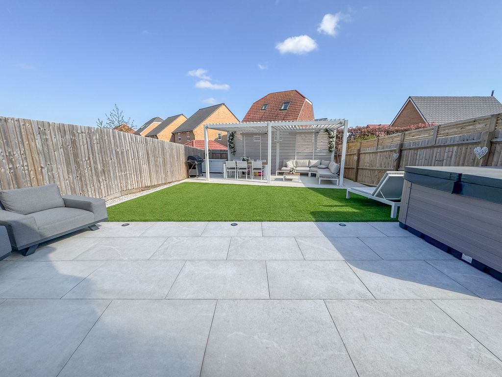 Property photo 3 of 33