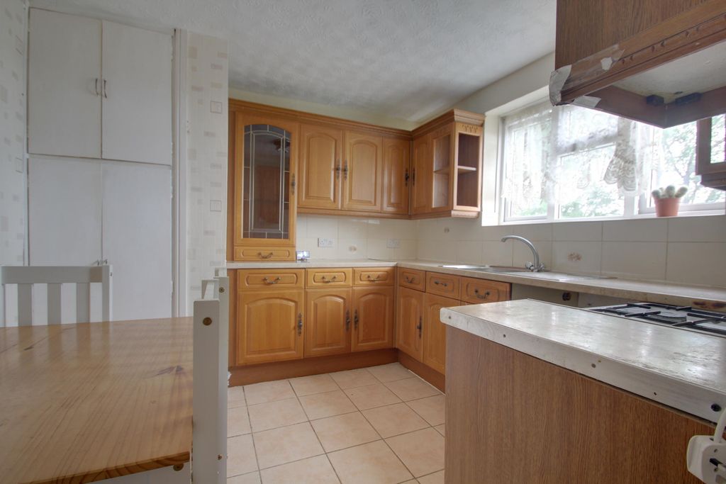 Property photo 3 of 6 Kitchen