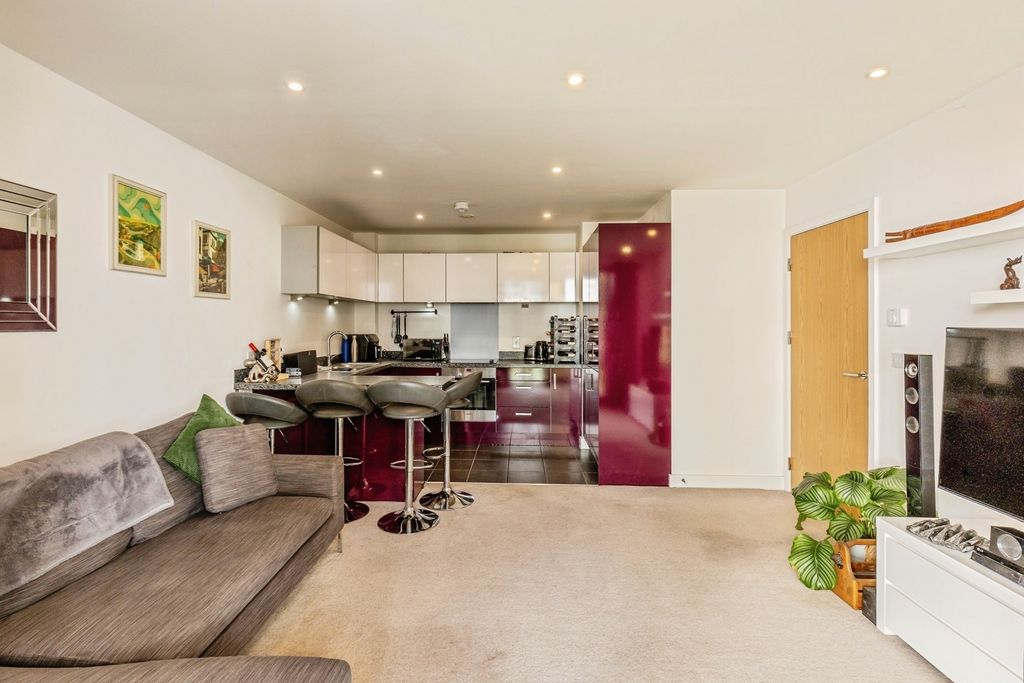 Property photo 3 of 11 Pbox-Img.Jpg