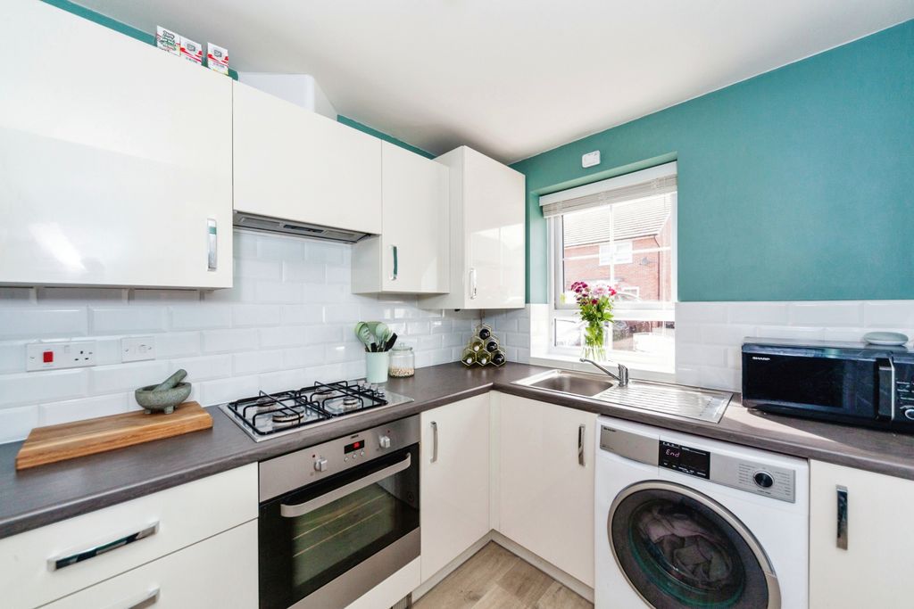 Property photo 3 of 17 Kitchen