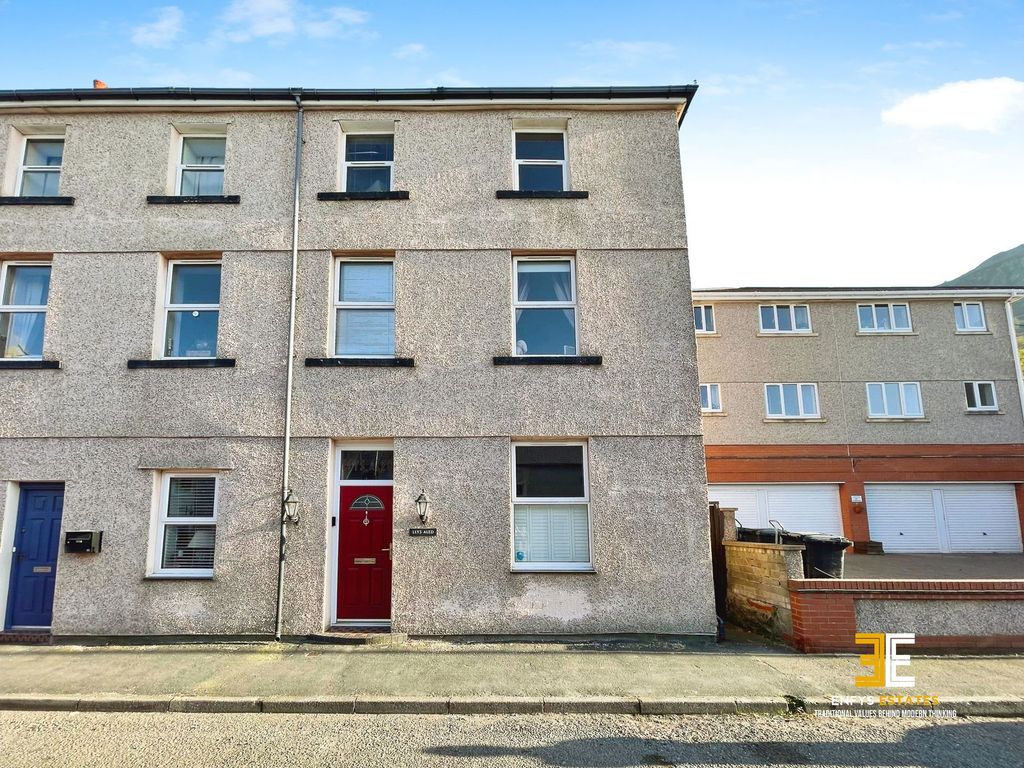Property photo 2 of 37
