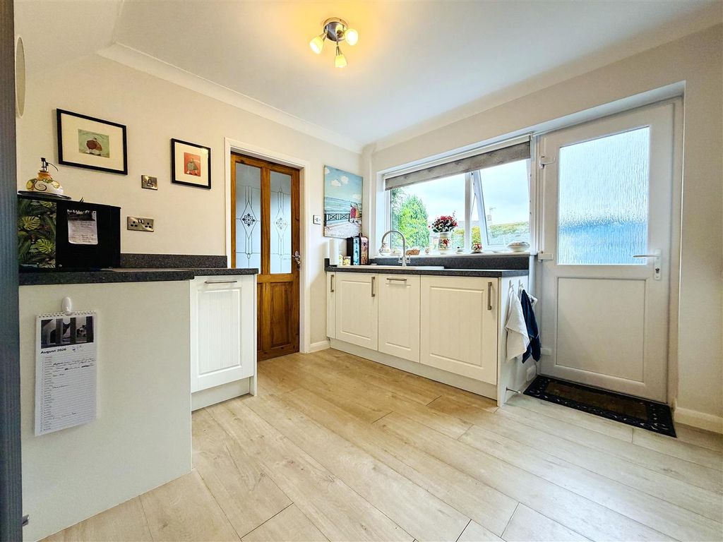 Property photo 3 of 26 Kitchen