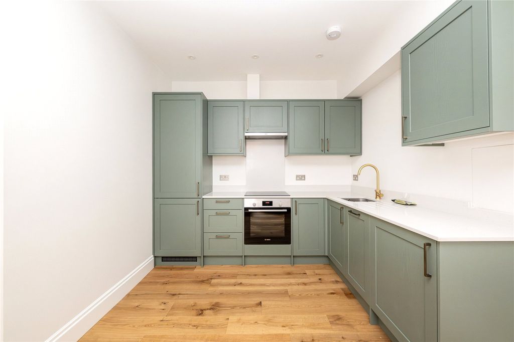 Property photo 2 of 6 Kitchen