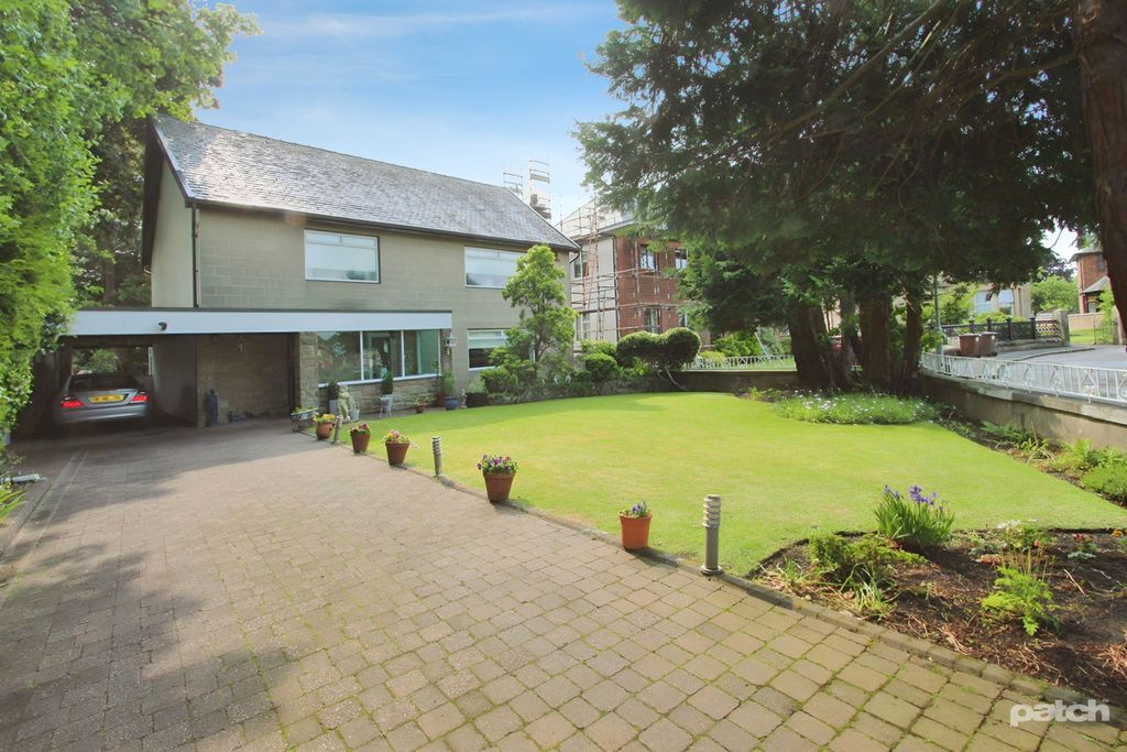 Property photo 2 of 36