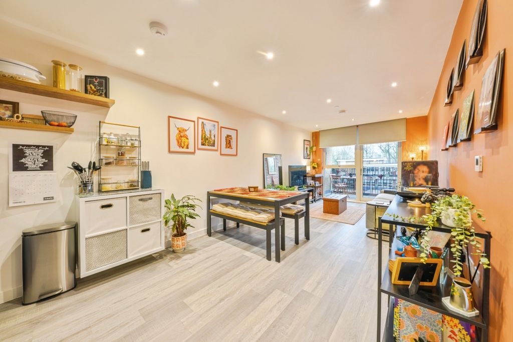 Property photo 1 of 19 Living / Dining Room