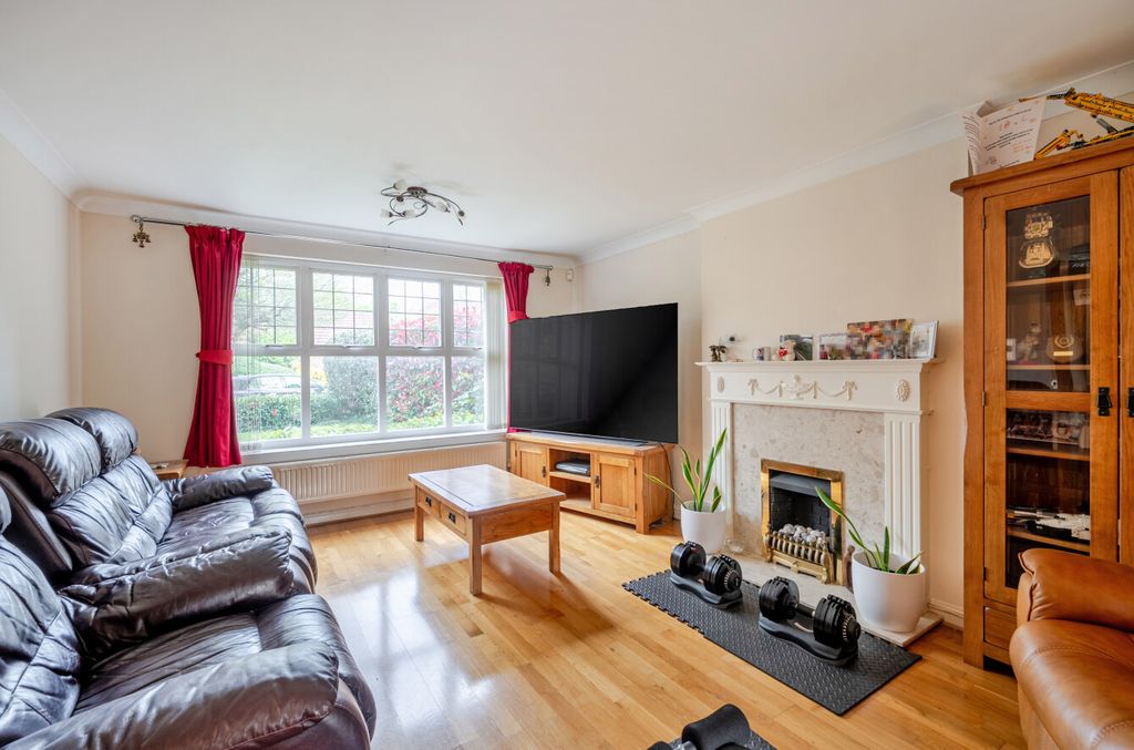 Property photo 2 of 12 1441019-15-69E11E...