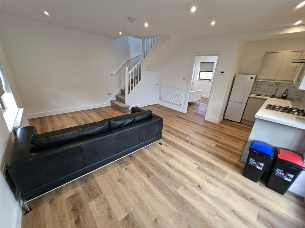 Property photo 3 of 12 20250829_154156.Jpg