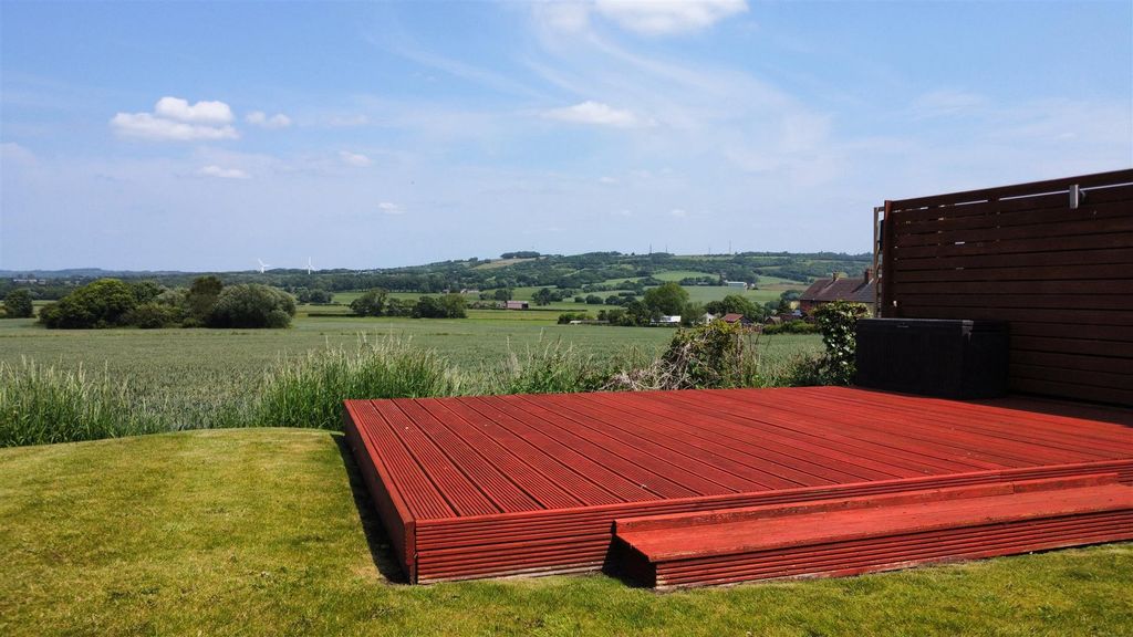 Property photo 2 of 38 Chapel View