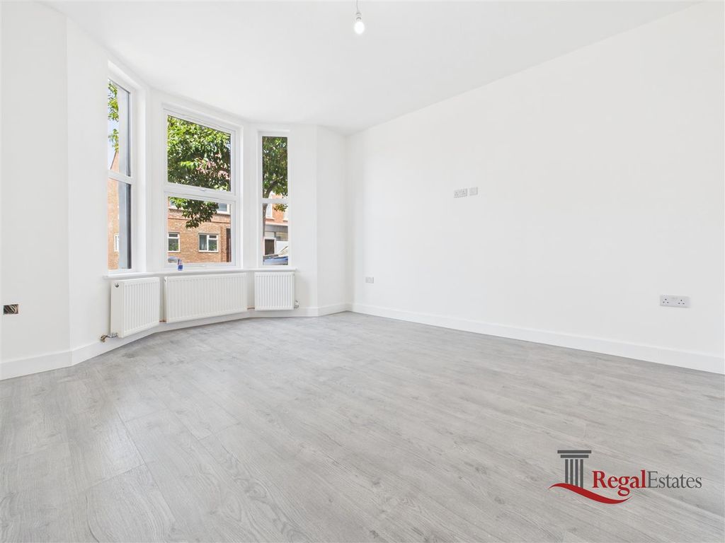 Property photo 3 of 14 Cam02489G0-Pr0289-Still003.Jpg