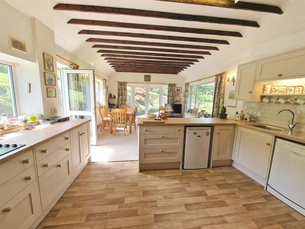 Property photo 3 of 26 Kitchen 2.Jpg