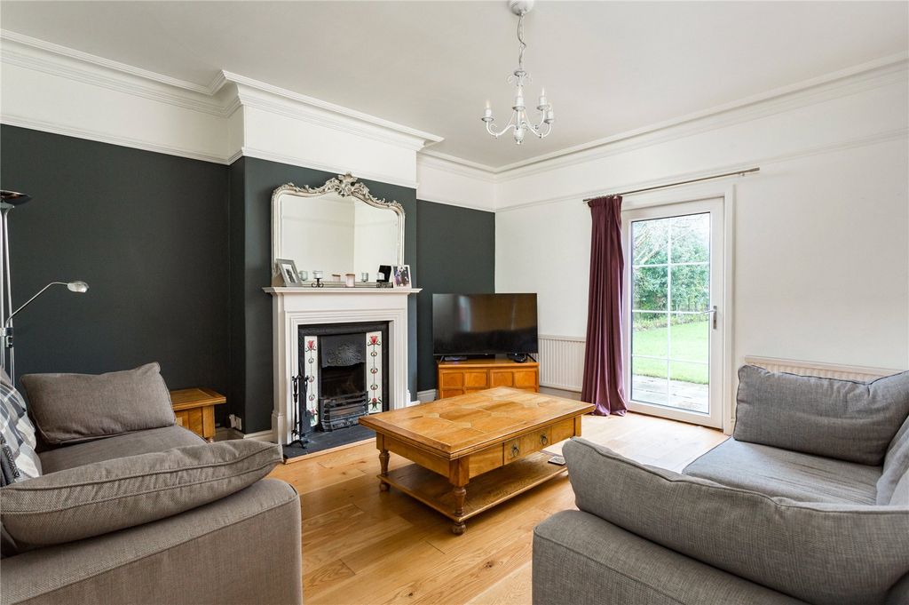 Property photo 3 of 13 Sitting Room