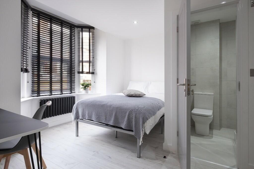 Property photo 3 of 14 A Bright And Modern Master Bedroom Featuring A Com...