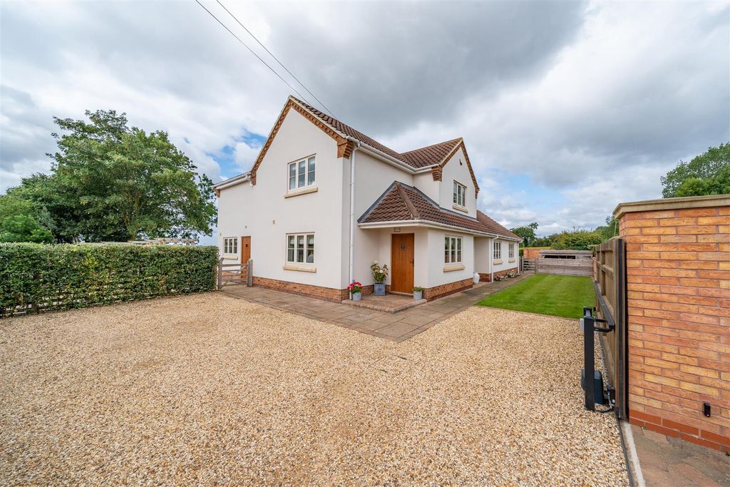 Property photo 2 of 32