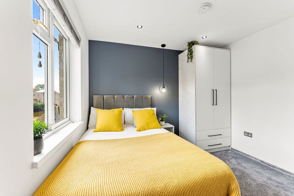 Property photo 2 of 35