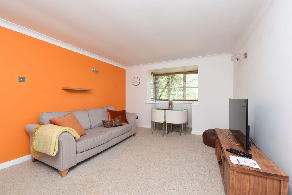 Property photo 3 of 7 Living Room