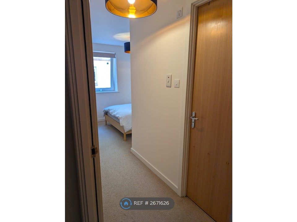 Property photo 3 of 10 Bedroom Entrance