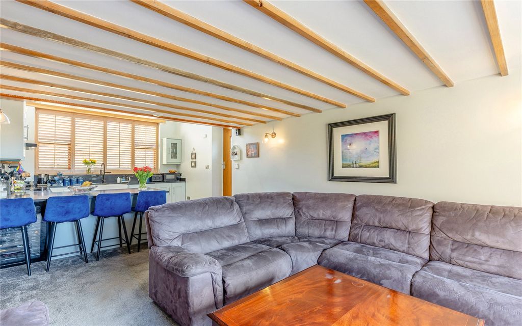 Property photo 3 of 20 Kitchen/Lounge