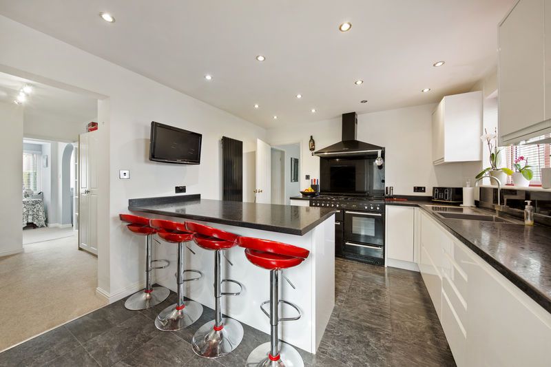 Property photo 3 of 33 Kitchen