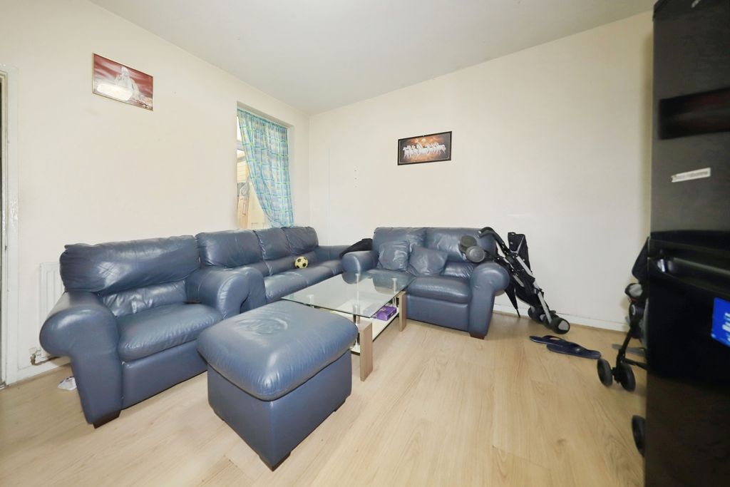 Property photo 2 of 17 Photo