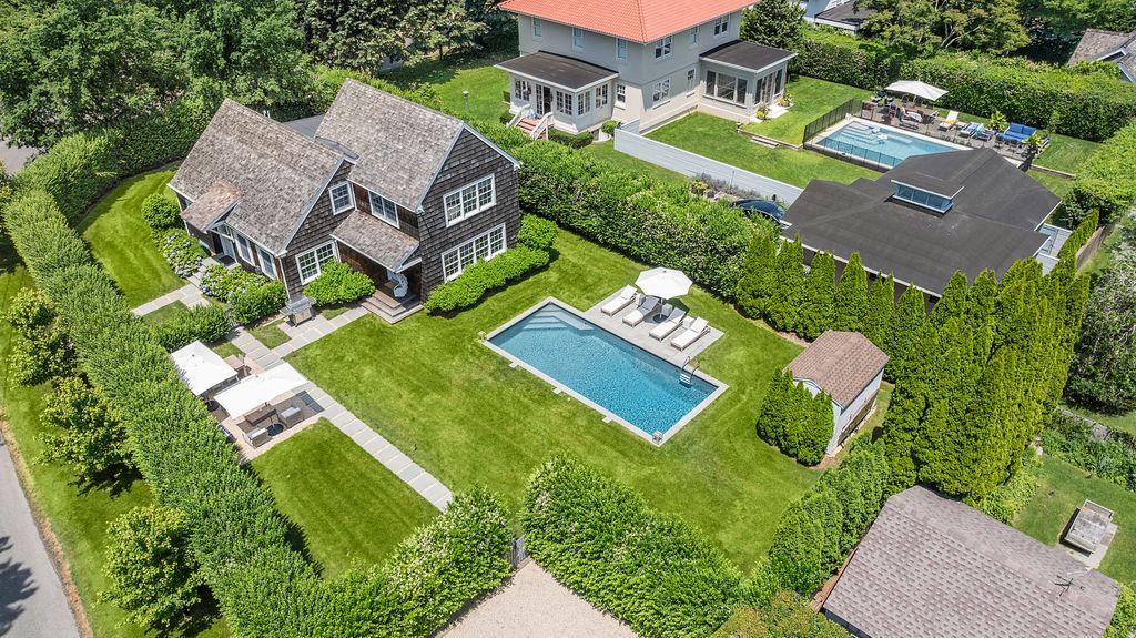 Property photo 2 of 34