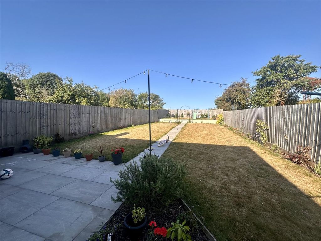 Property photo 2 of 17 Garden.Jpeg