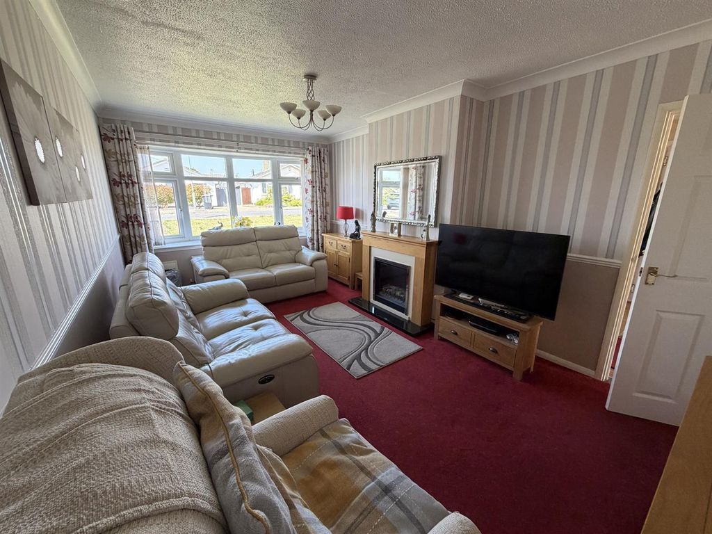 Property photo 2 of 13 0F7368E3-224F-4cd8-98Ab-31Cdb523B822.Jpg
