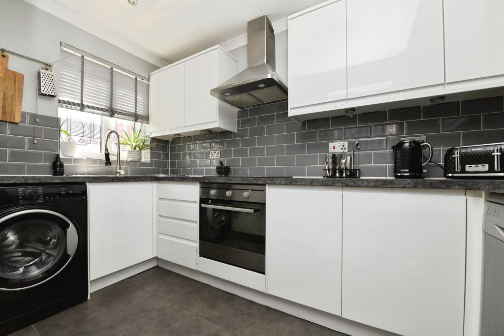 Property photo 2 of 16 Kitchen
