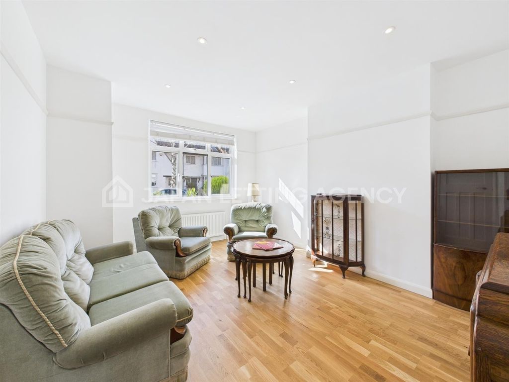 Property photo 1 of 13 Cam04401G0-Pr0047-Still007.Jpg