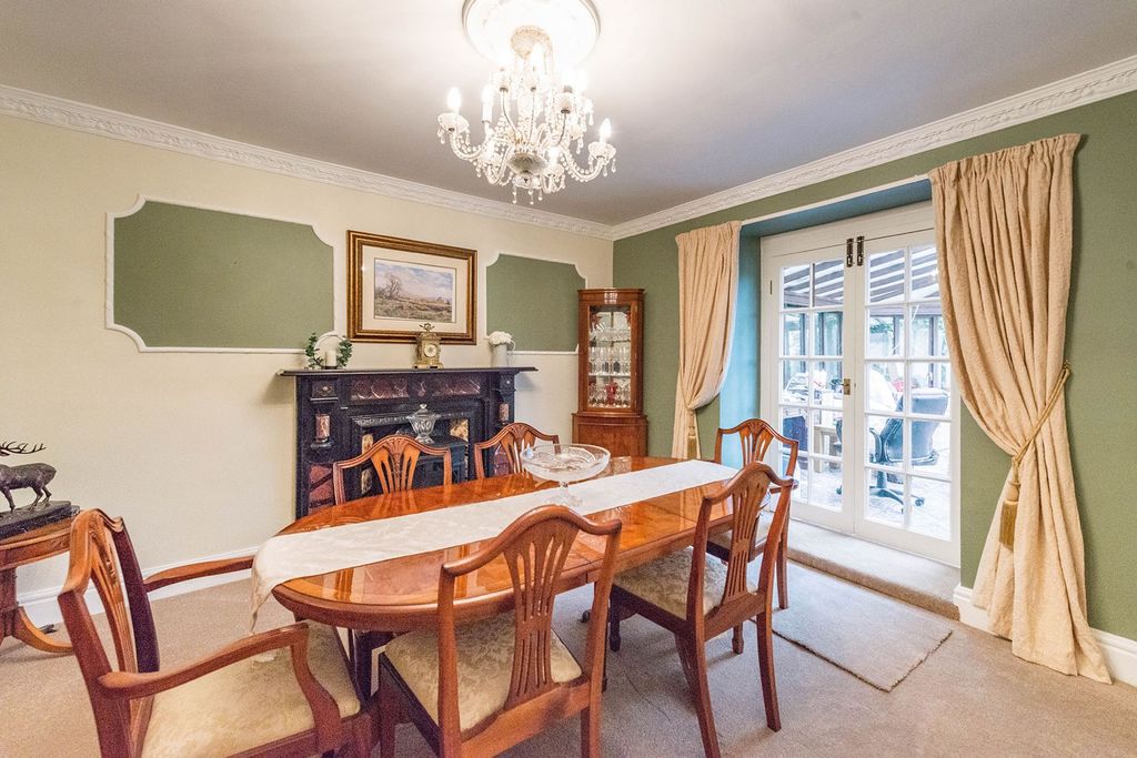 Property photo 2 of 35