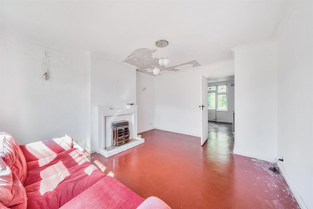 Property photo 3 of 11 Lounge 2.Jpg