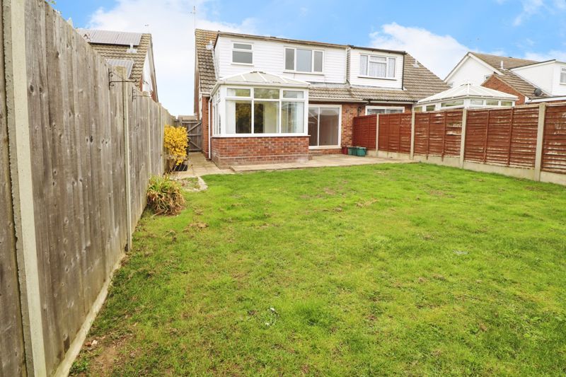 Property photo 2 of 25 Pyefleet Close