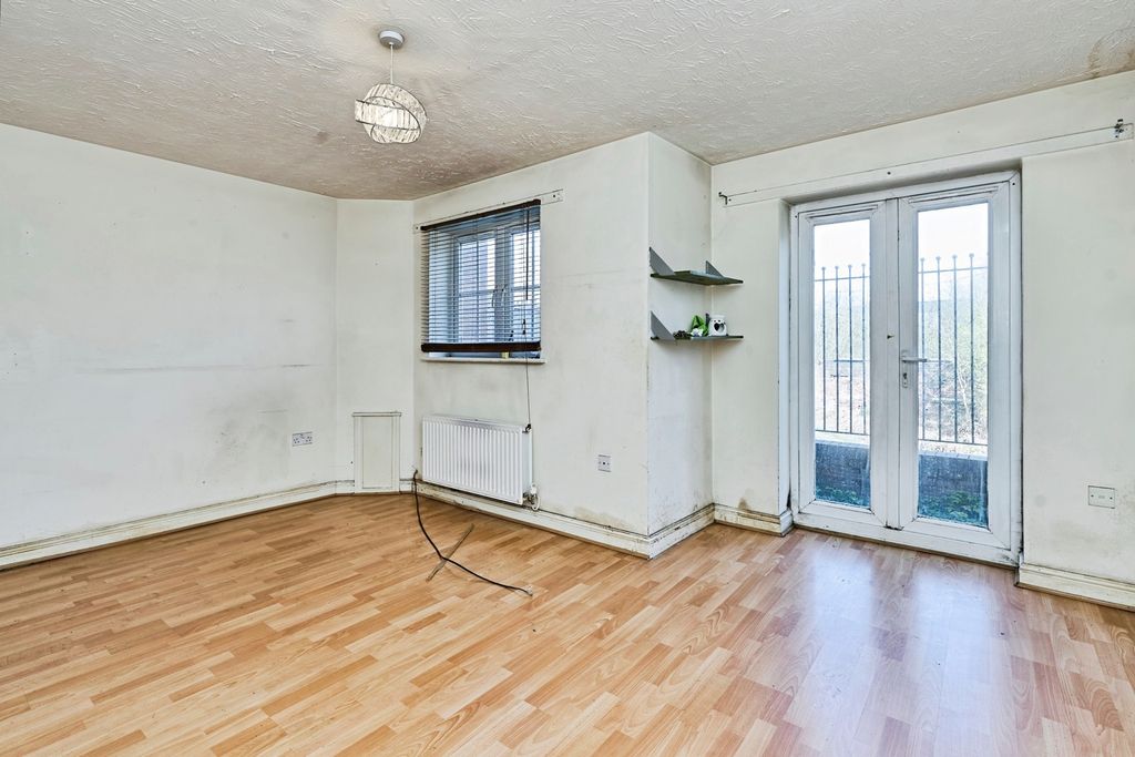 Property photo 2 of 20 Pbox-Img.Jpg