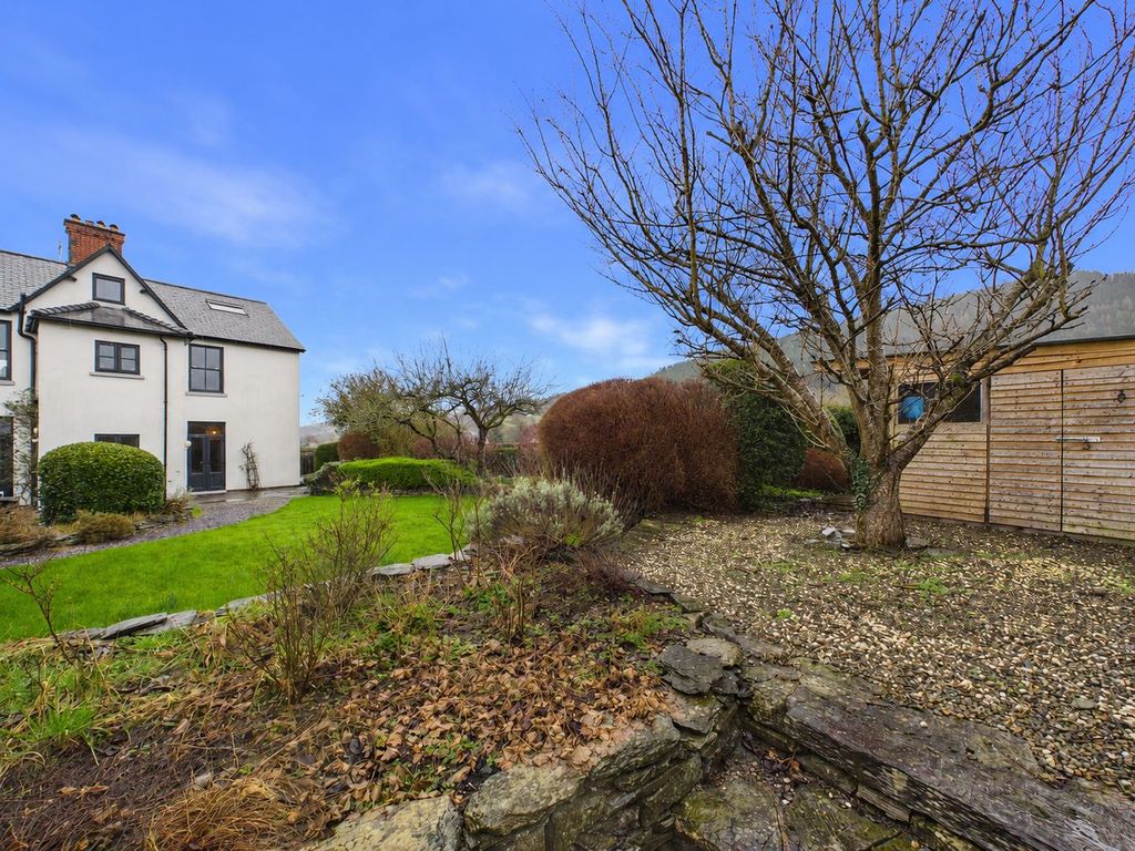 Property photo 2 of 31