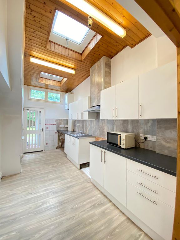 Property photo 1 of 10 Large Rooms In A Fully Refurbished House In Stoke Newington N16 - All Bills Included!