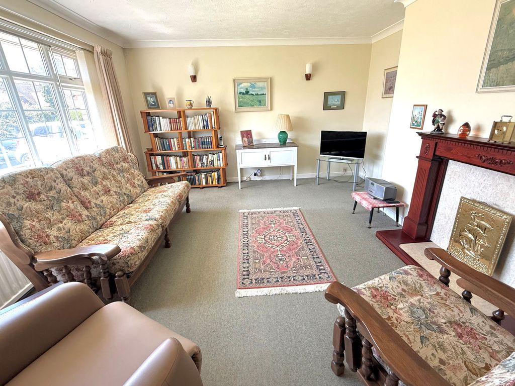 Property photo 2 of 14 37 Jervis Avenue Lounge 1N