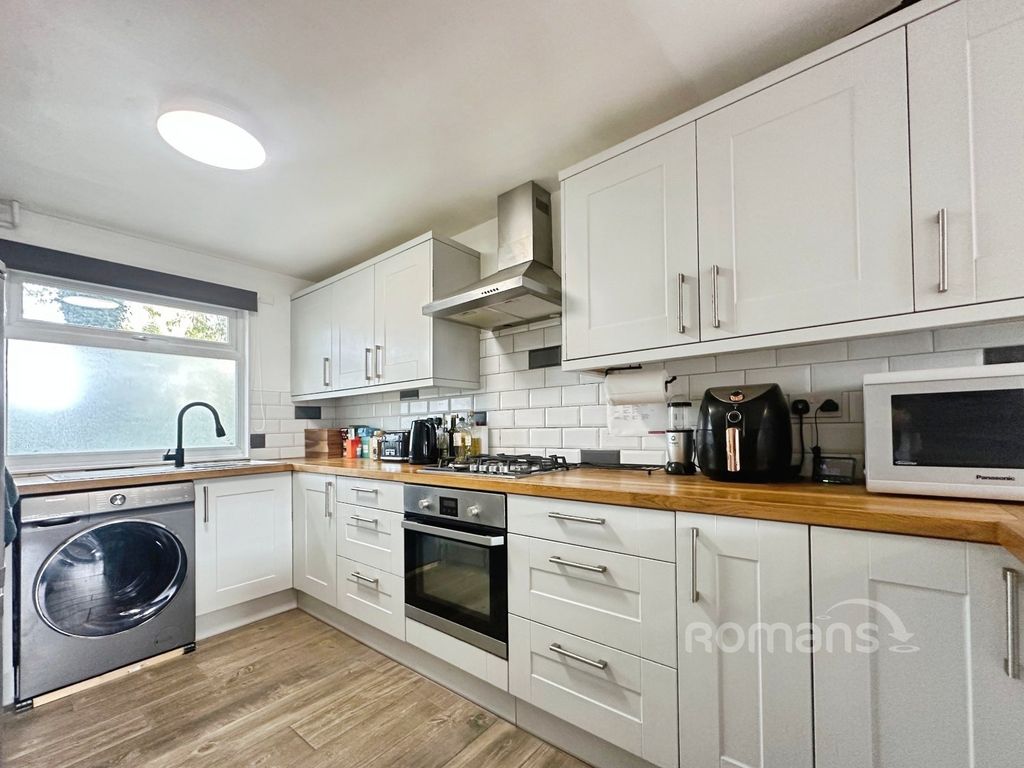 Property photo 2 of 17 Picture No. 04