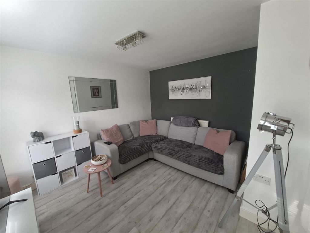 Property photo 2 of 14 Lounge