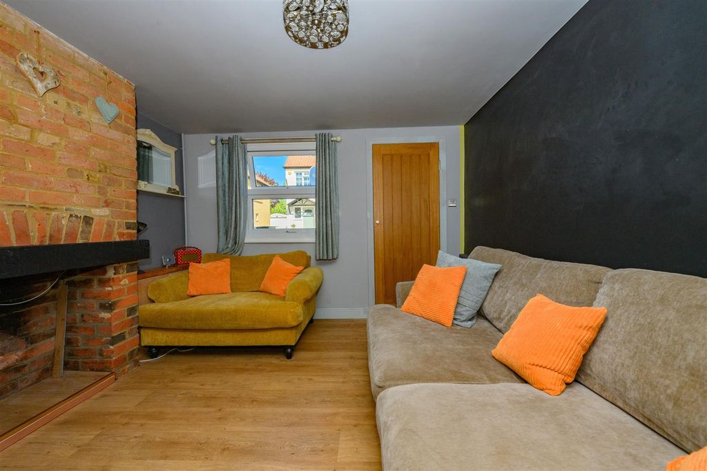 Property photo 3 of 18 Reception