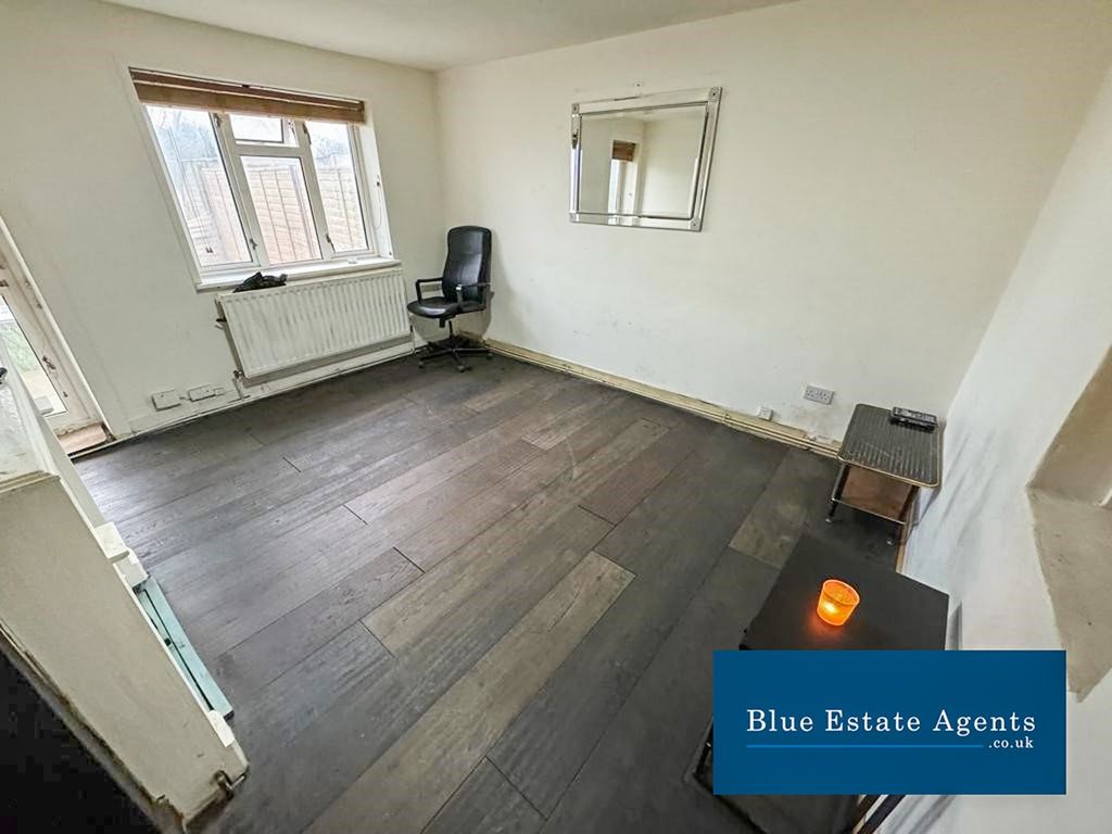 Property photo 2 of 10 Lounge