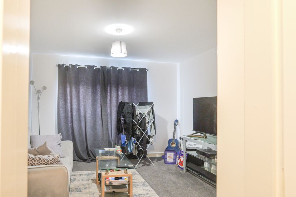 Property photo 2 of 26